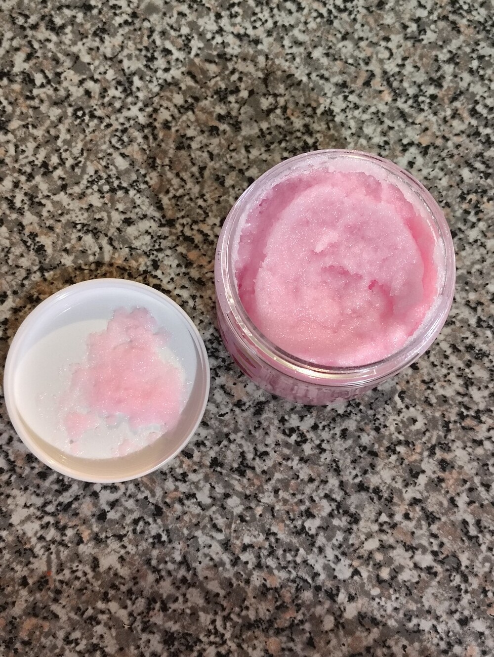 AMINNAH Pink Lemonade Sugar Scrub — Gentle Exfoliating Body Polish - Picture 3 of 5